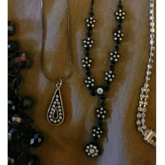 7 Vintage Necklaces - Picture 7 of 8